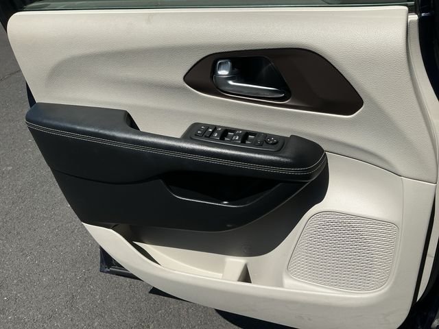 Used 2020 Blue Chrysler LX image 25