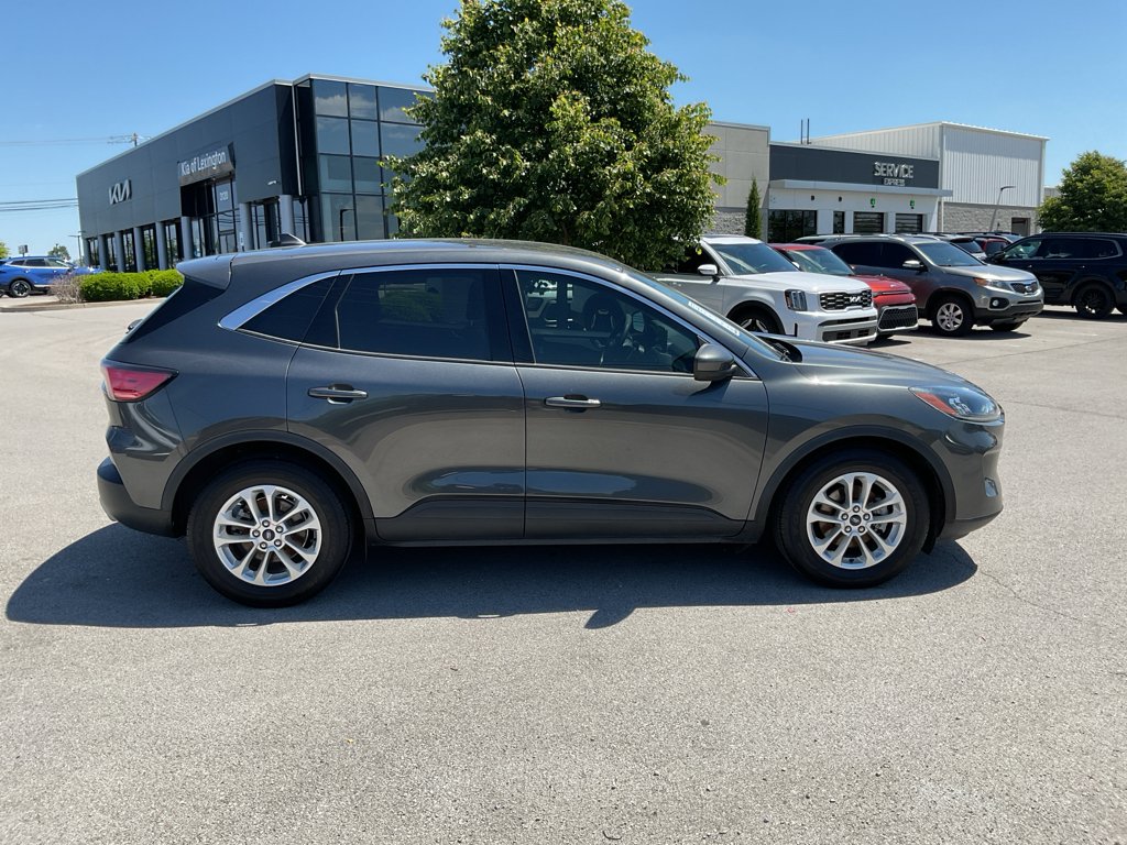 Used 2020 Magnetic Metallic Ford SE image 10