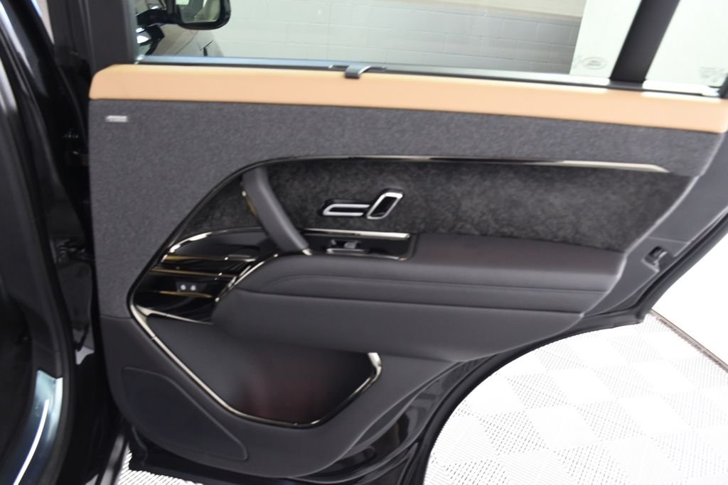 New 2026 Santorini Blk Land Rover Dynamic SE image 20