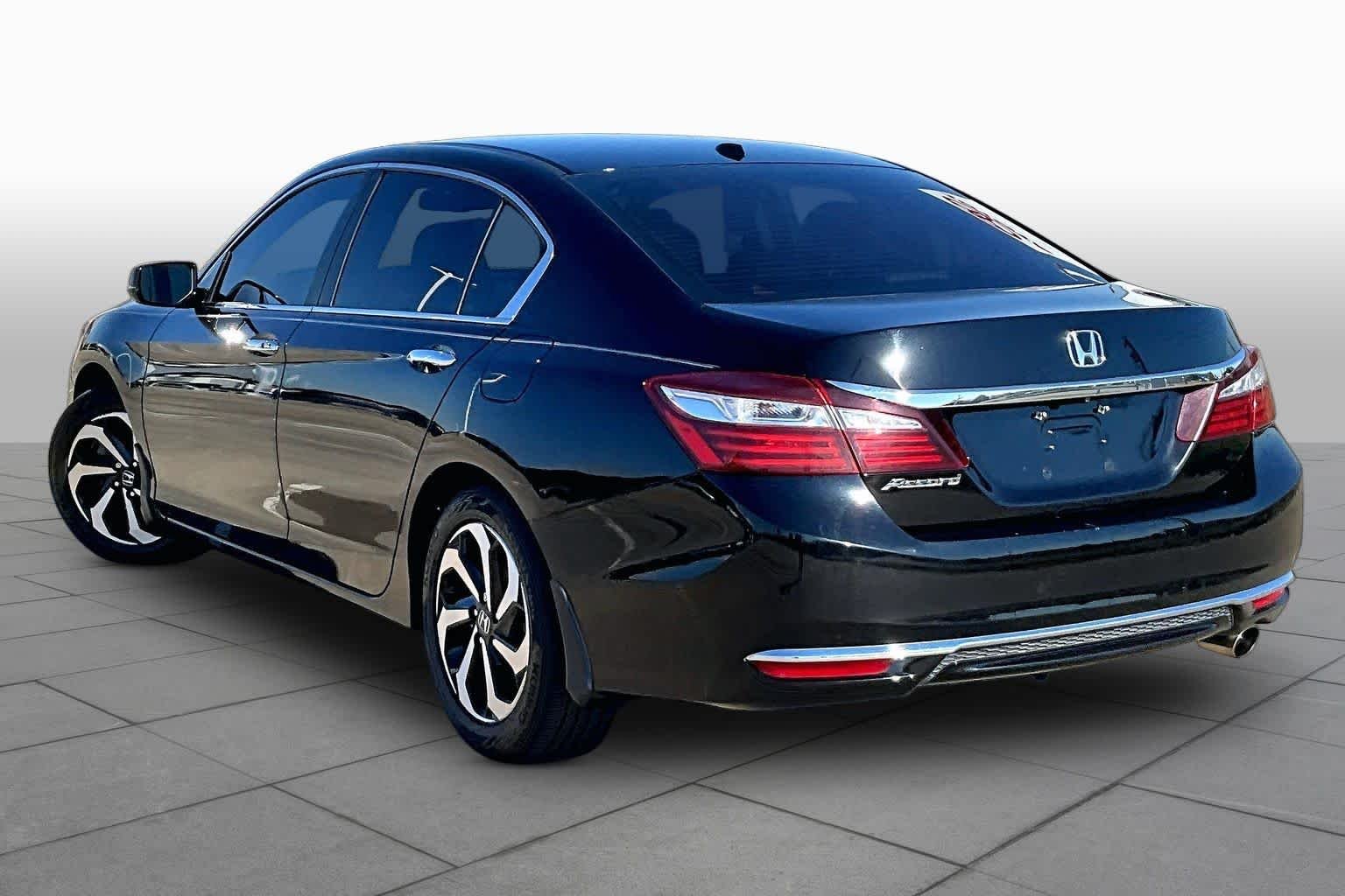 Used 2016 Crystal Black Pearl Honda EX-L image 11