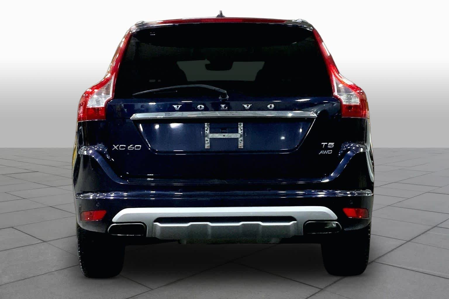 Used 2017 Magic Blue Metallic Volvo Dynamic image 5