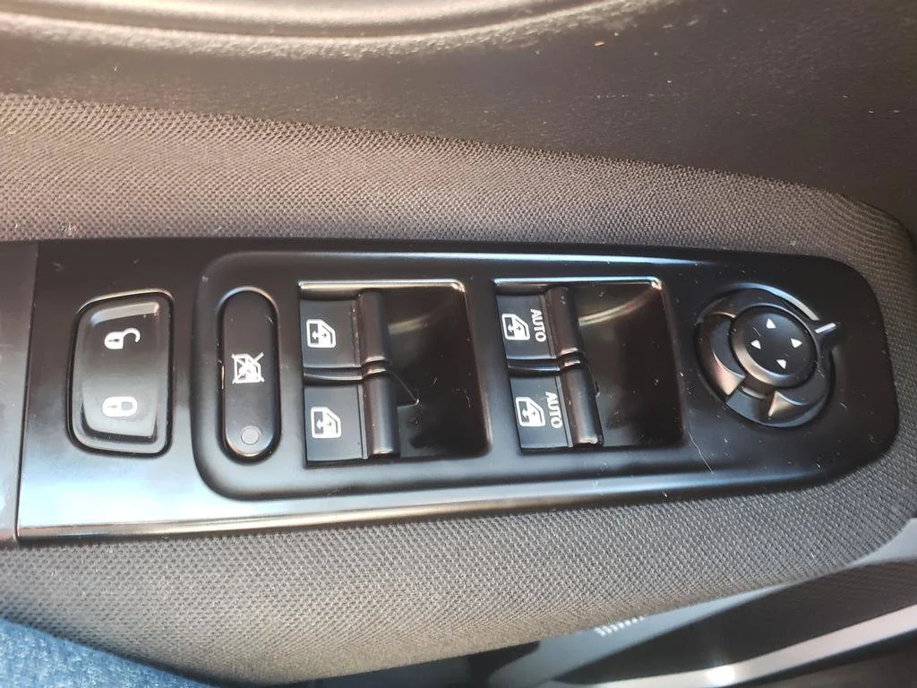Used 2021 Colorado Red Clearcoat Jeep Latitude image 22