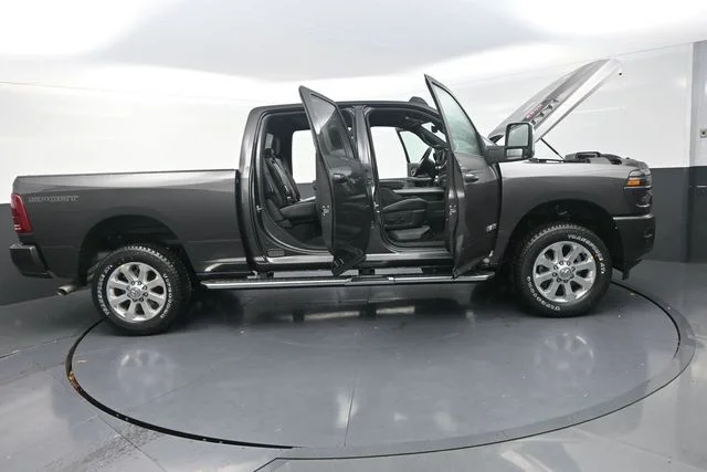 New 2026 Granite Crystal Metallic Clear-Coat Exterior Paint RAM Laramie image 37