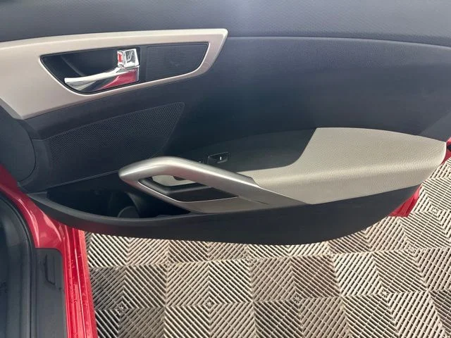 Used 2014 Red Hyundai Base image 23