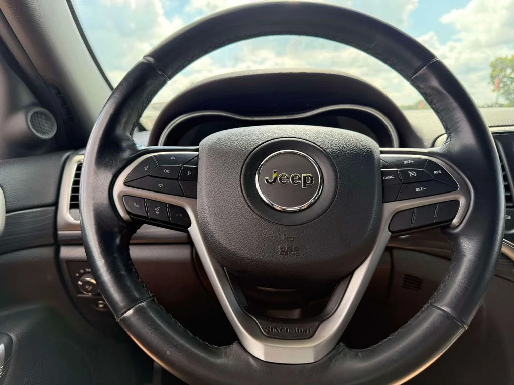Used 2020 White Jeep Laredo E image 19