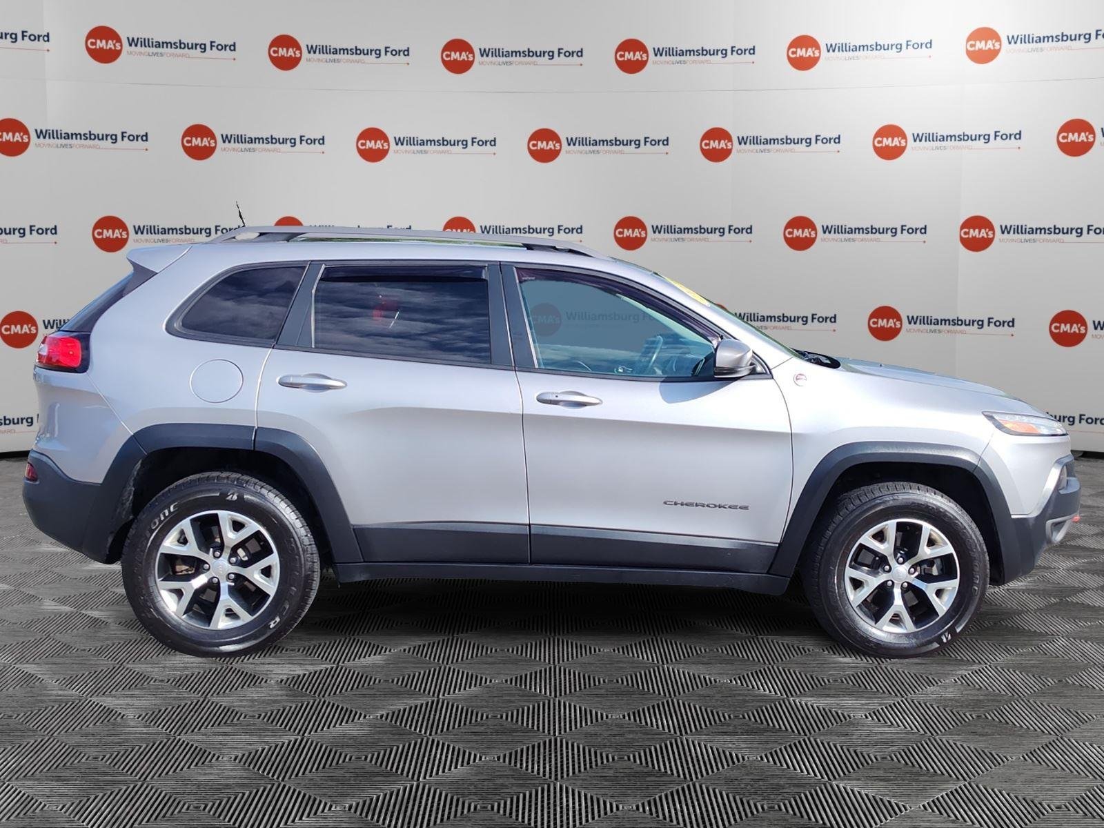Used 2018 Billet Silver Metallic Clearcoat Jeep Trailhawk image 6
