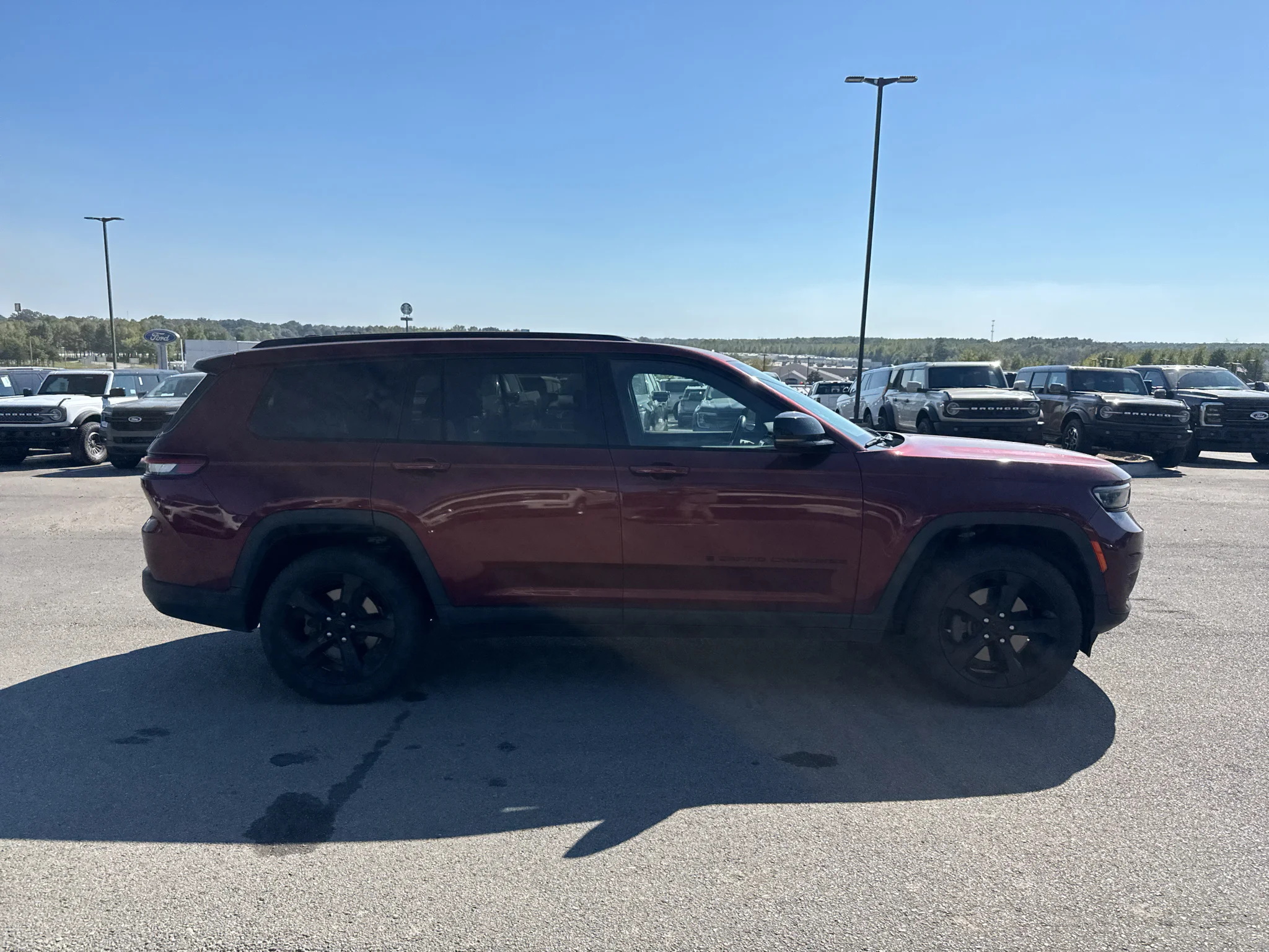 Used 2021 Velvet Red Pearlcoat Jeep Altitude image 6