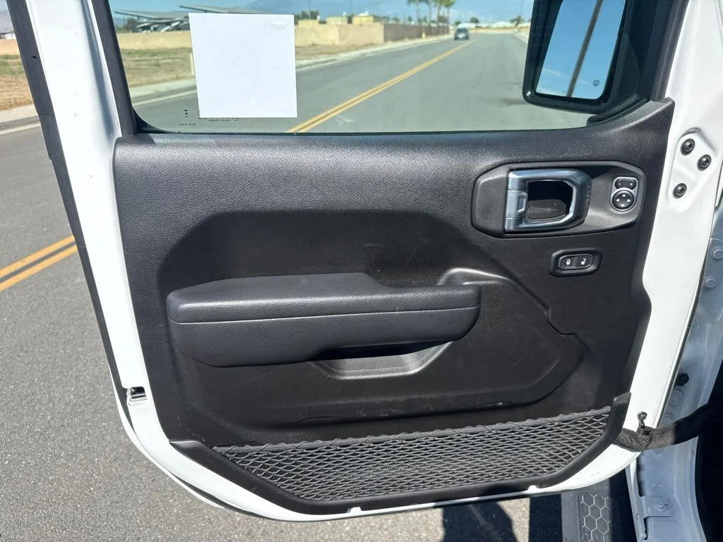 Used 2025 White Jeep Sport S image 11