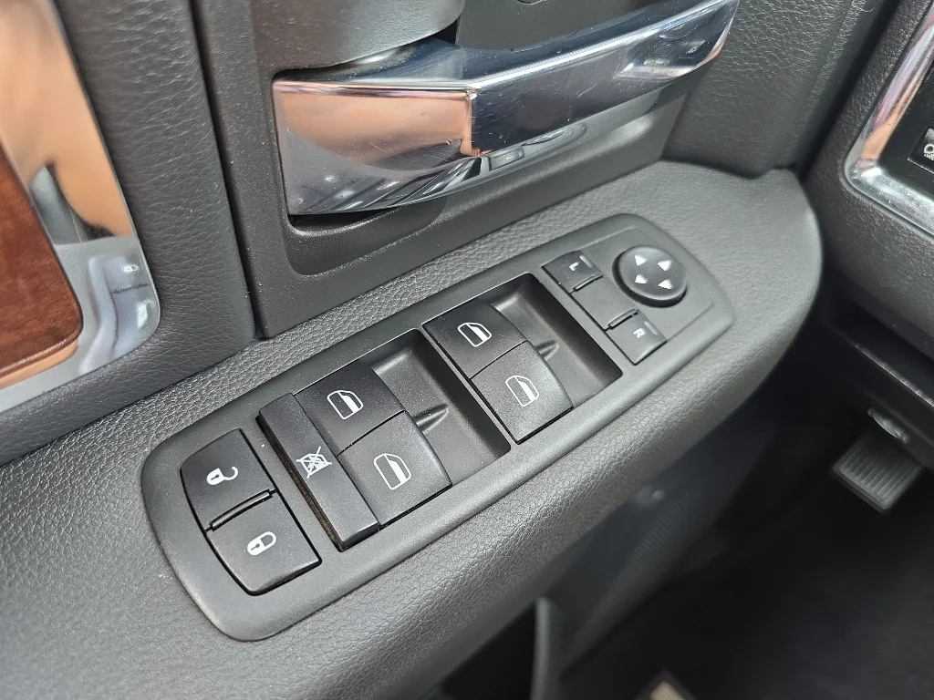 Used 2009 Gray Dodge LARAMIE image 18