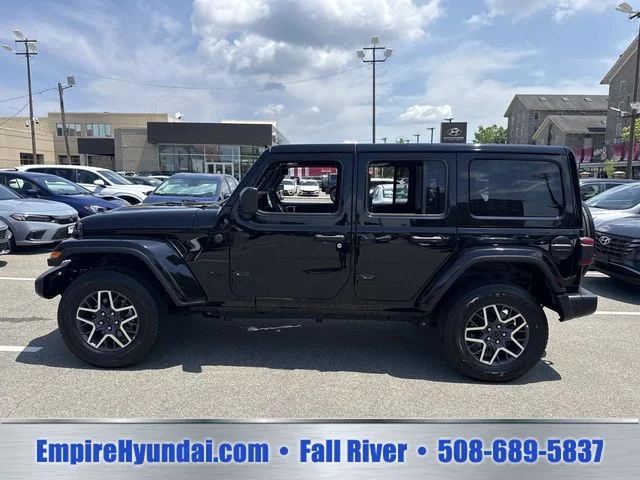 Used 2025 Black Jeep Sahara image 8
