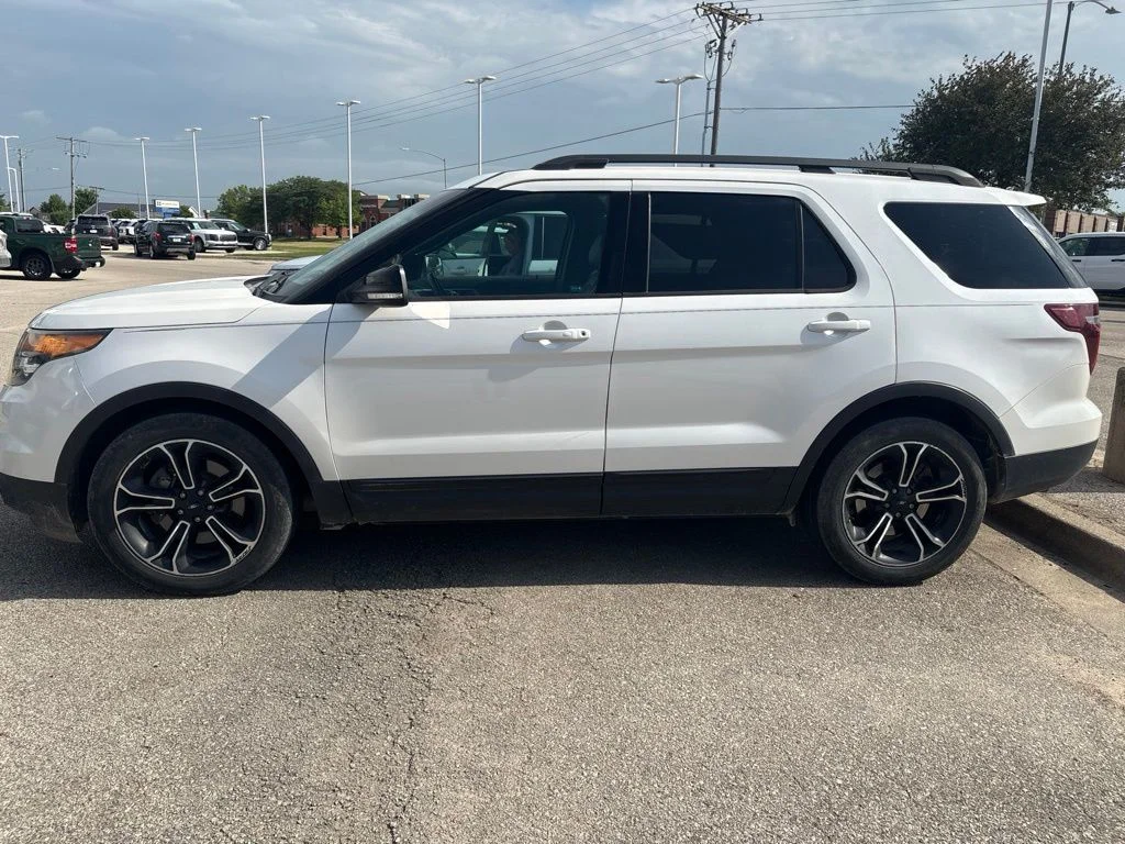 Used 2015 White Ford Sport image 4