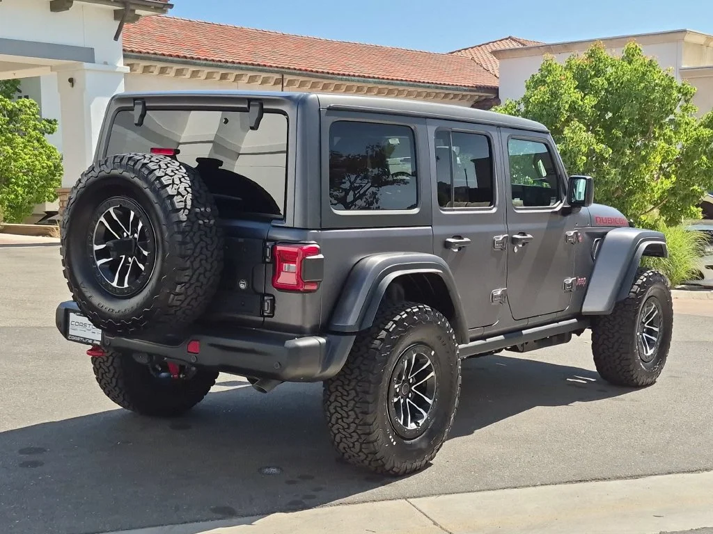 New 2026 Granite Crystal Metallic Clear-Coat Exterior Paint Jeep Rubicon X image 5