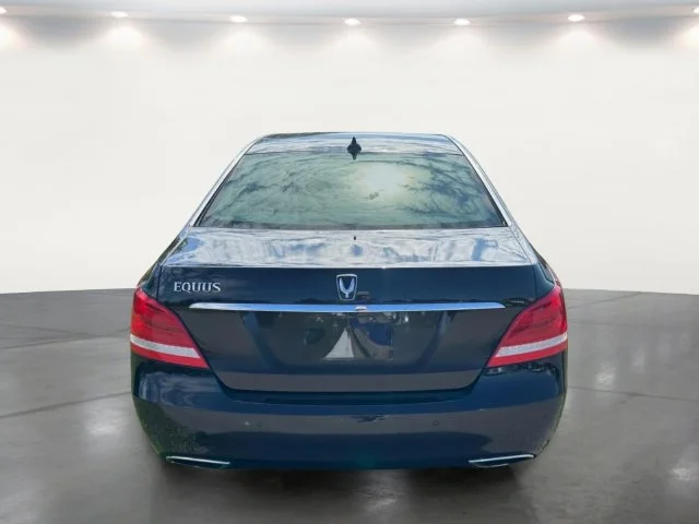 Used 2015 Black Hyundai Signature image 14