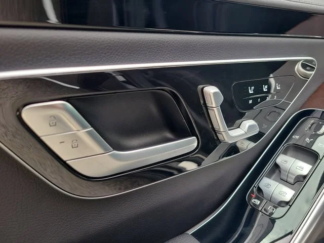 Used 2025 Black Mercedes-Benz S 500 image 19