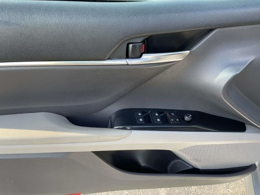 Used 2020 Silver Toyota LE image 16