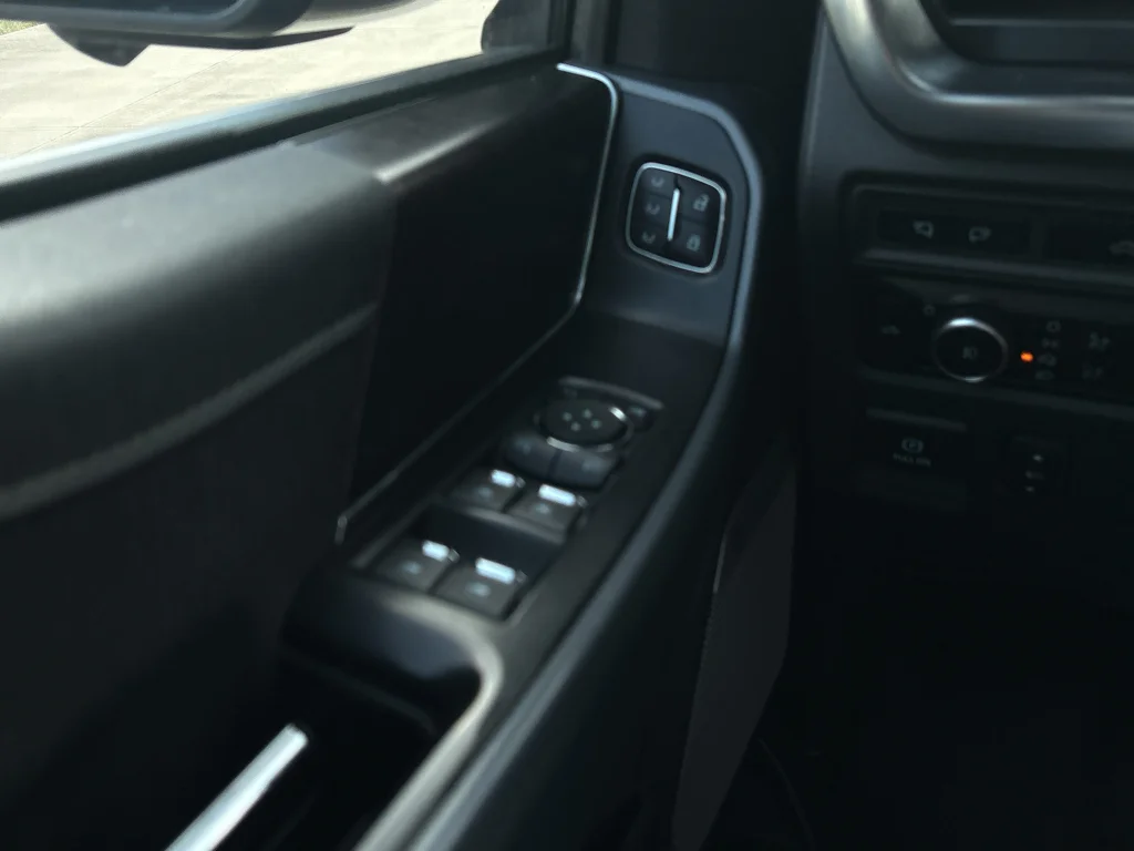Used 2023 Agate Black Metallic Ford LARIAT image 16