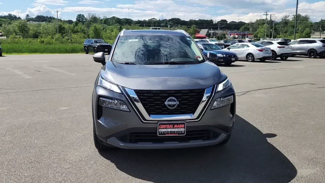 Used 2022 Gun Metallic Nissan SV image 3