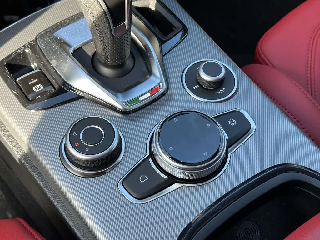 2025 Alfa Romeo Stelvio Base - Photo 21