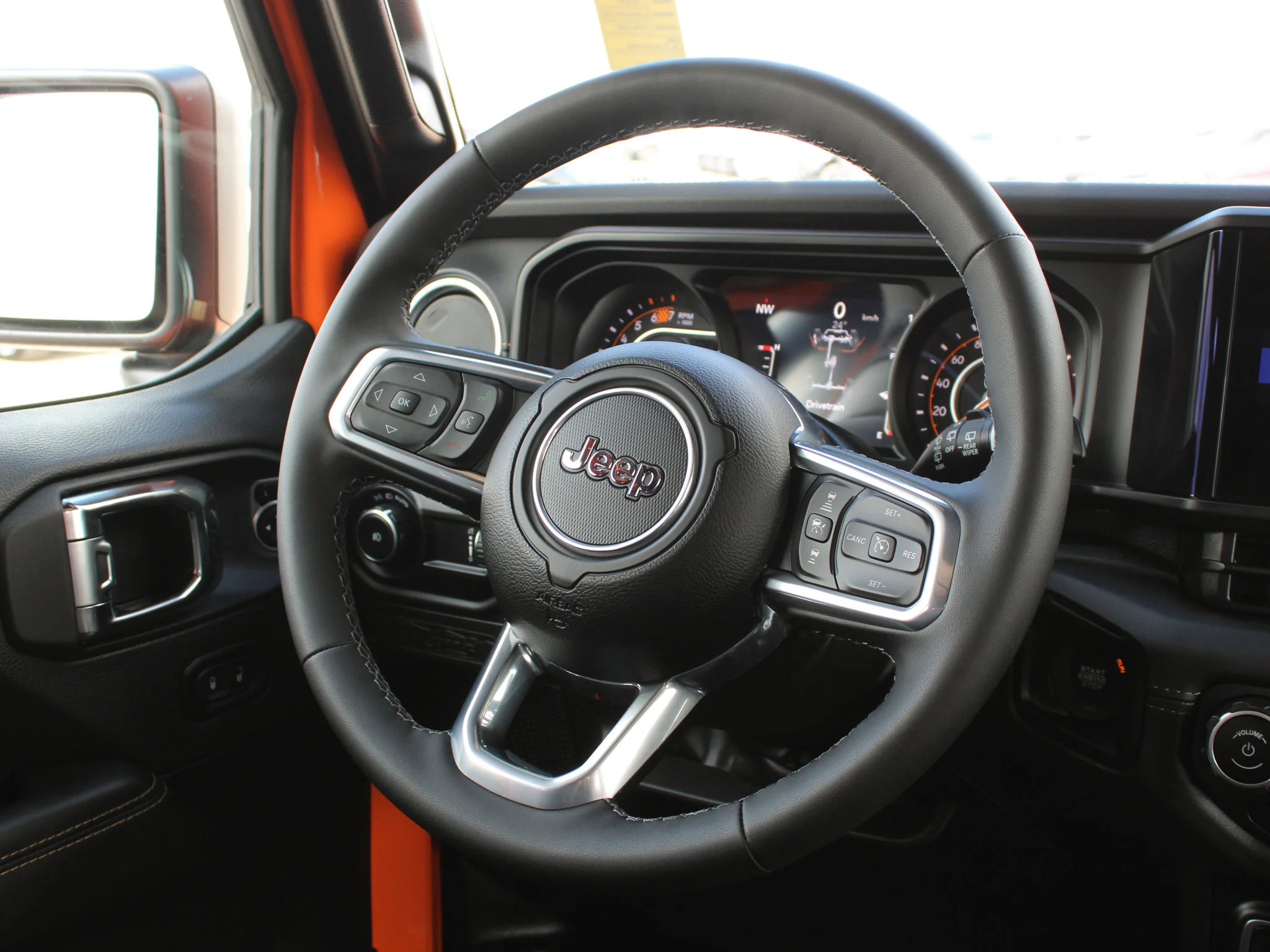 Certified Used 2025 joose Jeep Sahara * V6 | McKinley Leather Seats | Trailer Tow Group | Apple CarPlay | Alpine | Adaptive Cruise image 6