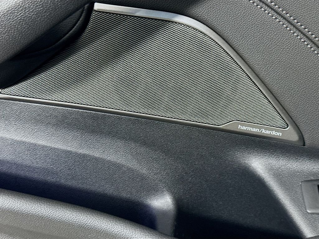 Used 2021 Black Sapphire Metallic BMW 540i image 19