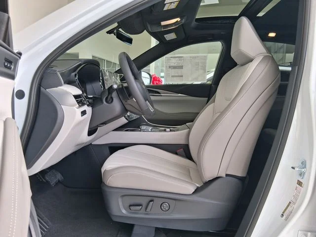 New 2027 RADIANT WHITE INFINITI Luxe AWD image 19