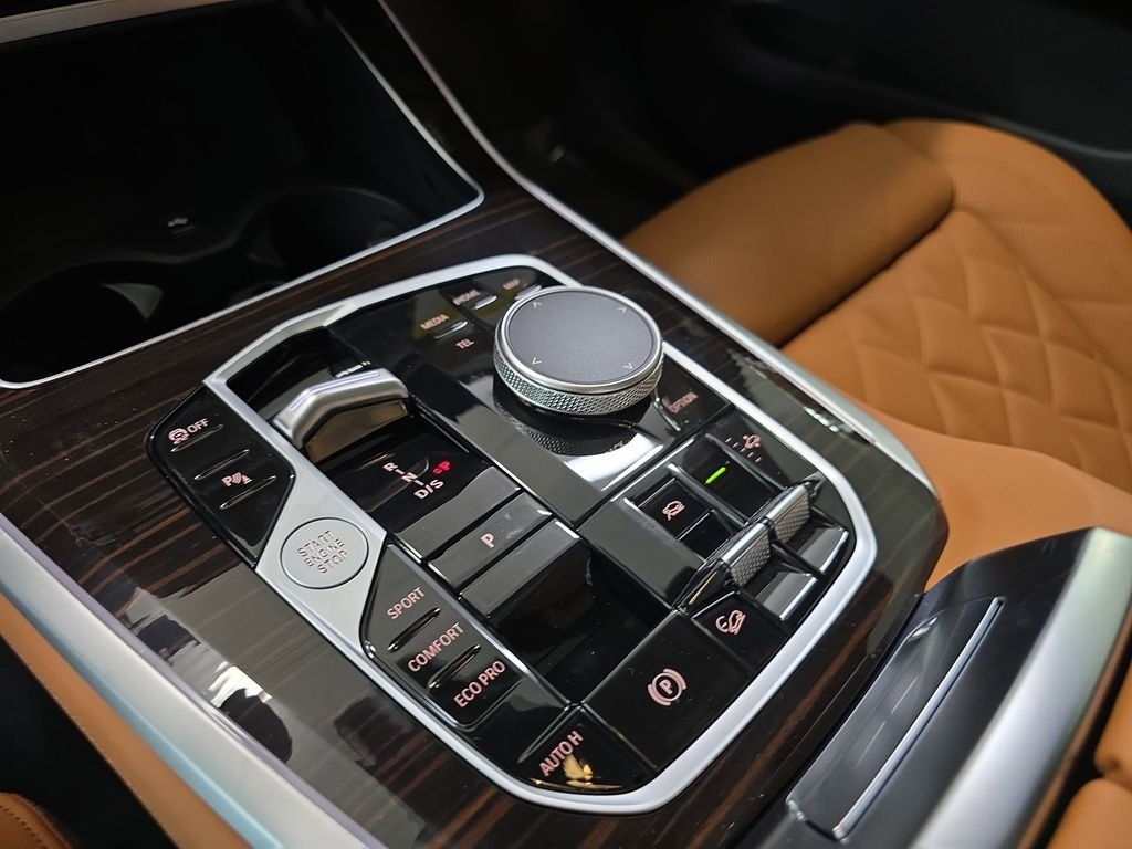 New 2026 Mineral White Metallic BMW xDrive40i image 19