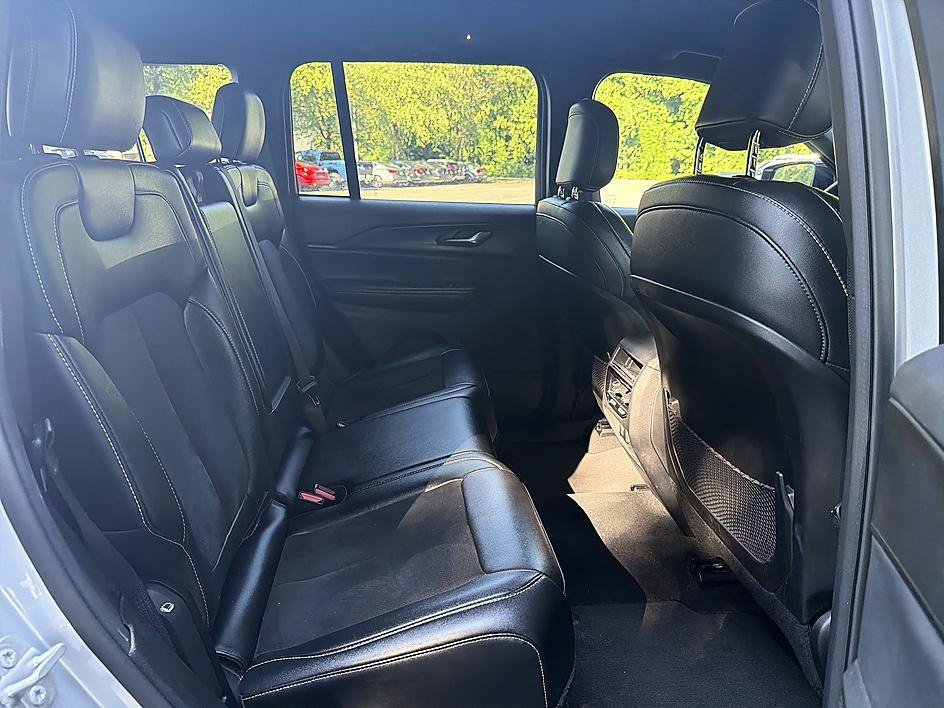 Used 2024 Silver Zynith Jeep Altitude image 20