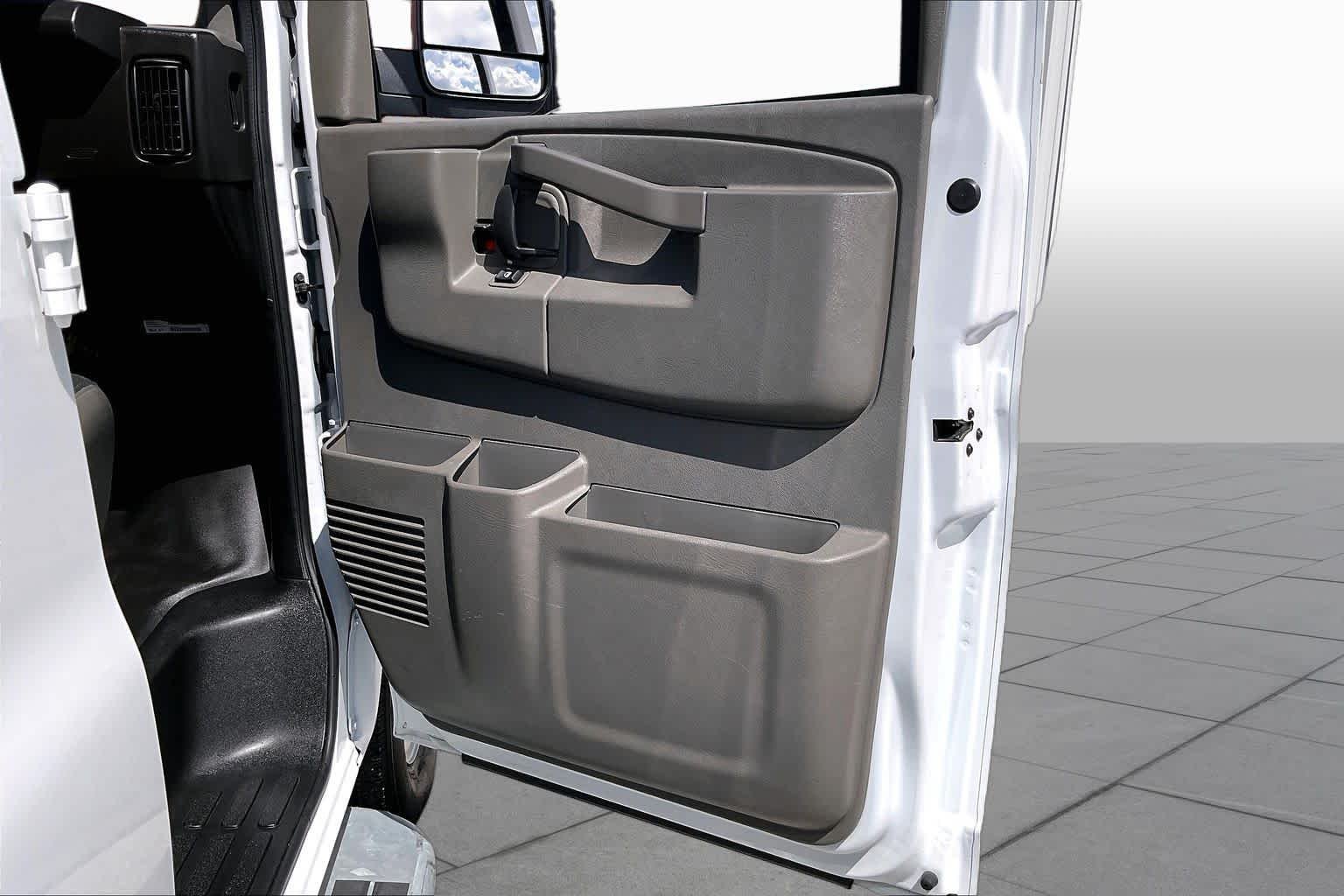 Used 2024 Summit White Chevrolet WT image 18