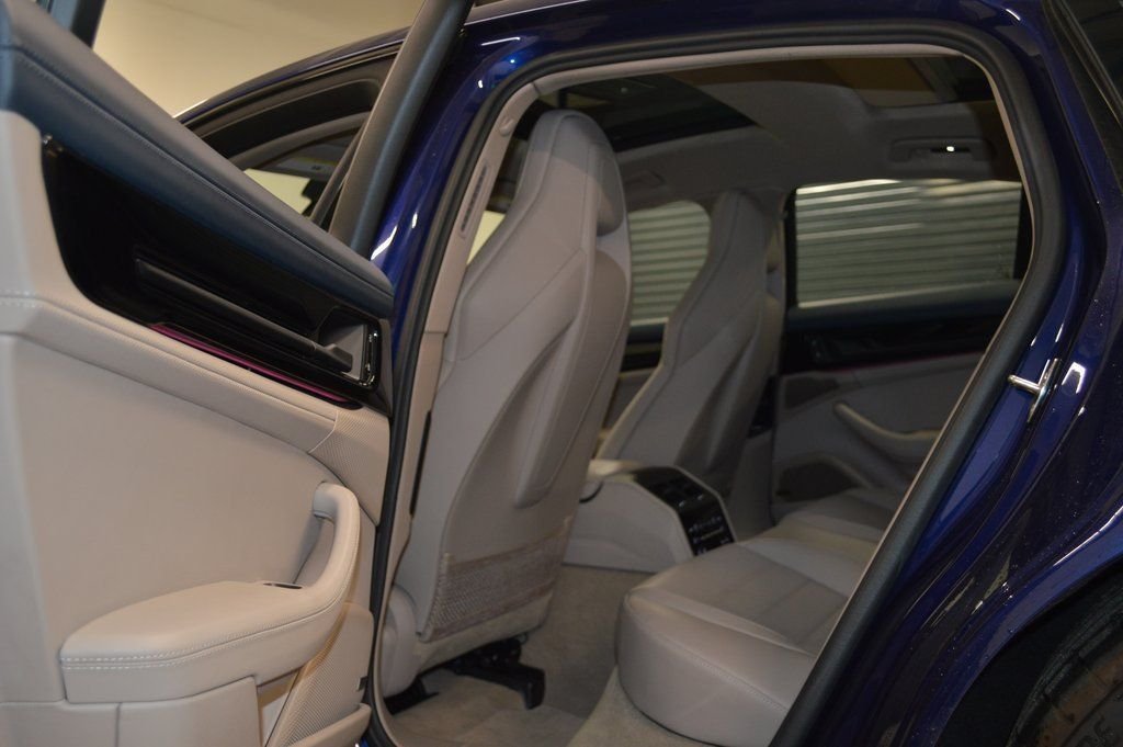 Used 2025 Blue Porsche  image 34