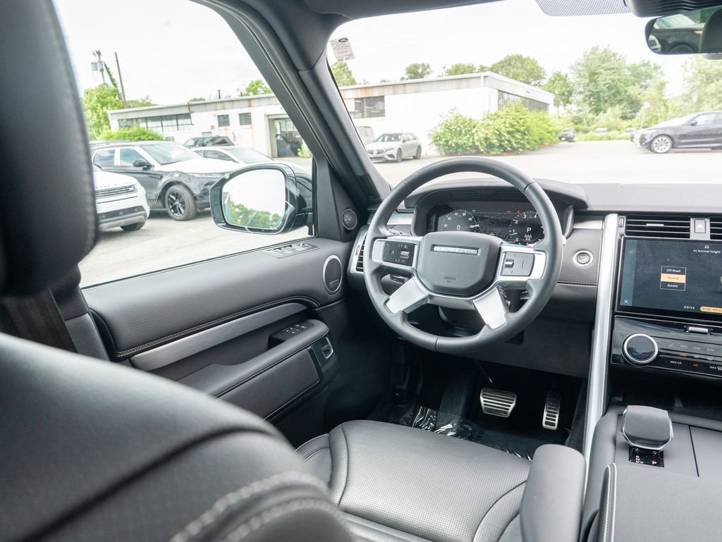Used 2025 Gray Land Rover Dynamic SE image 19