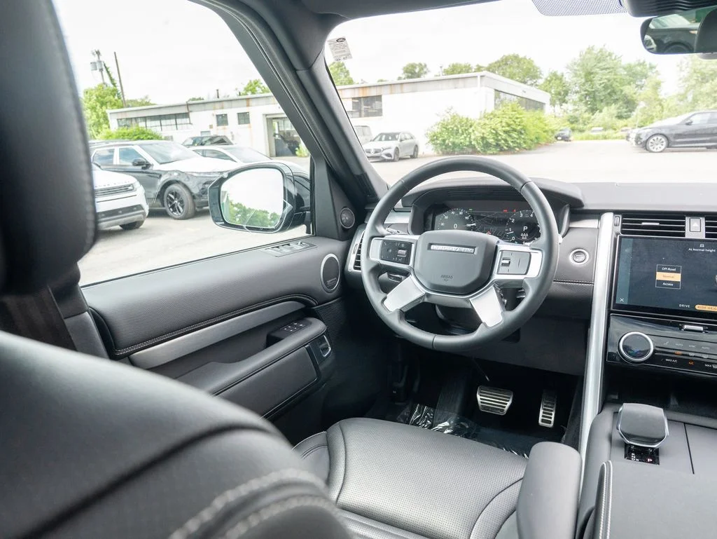 Used 2025 Gray Land Rover Dynamic SE image 19
