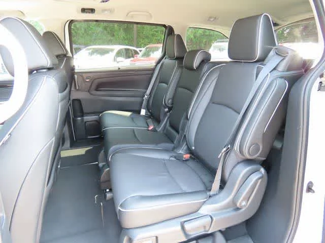 New 2026 Platinum White Pearl Honda Touring image 14