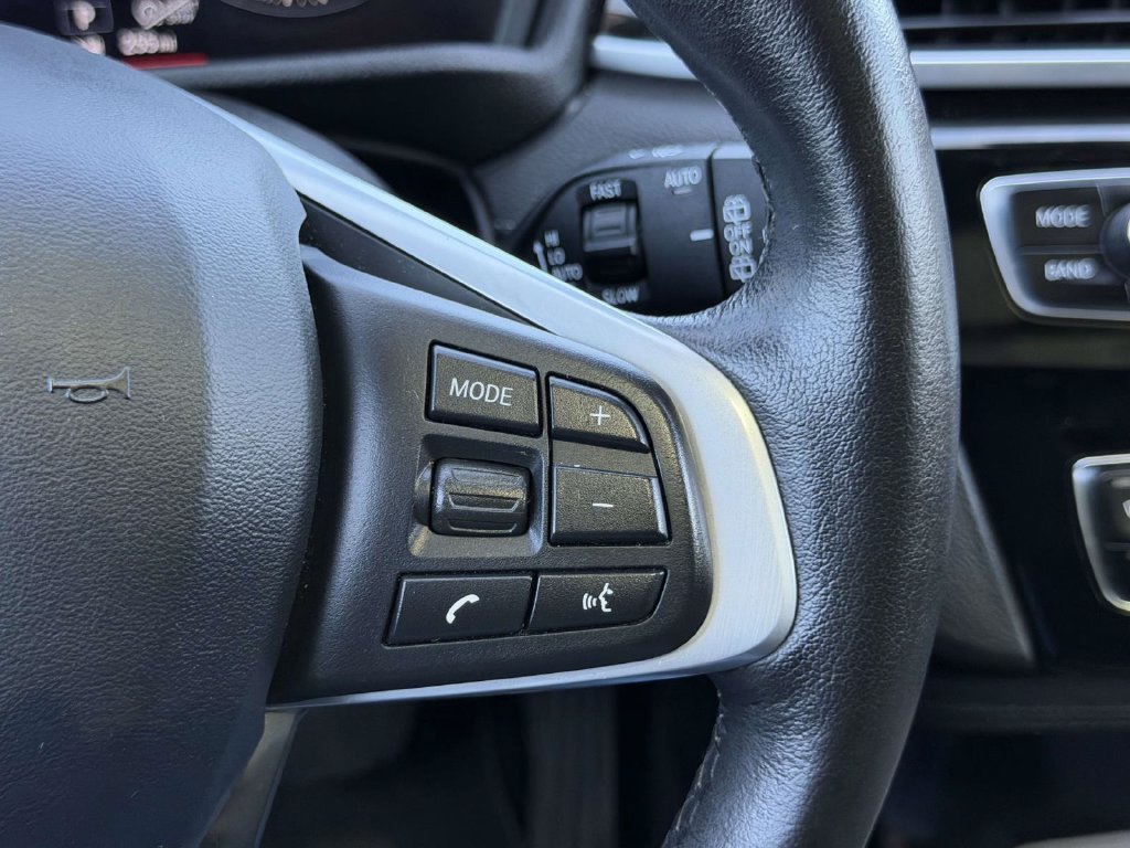 Used 2018 Blue BMW xDrive28i image 10