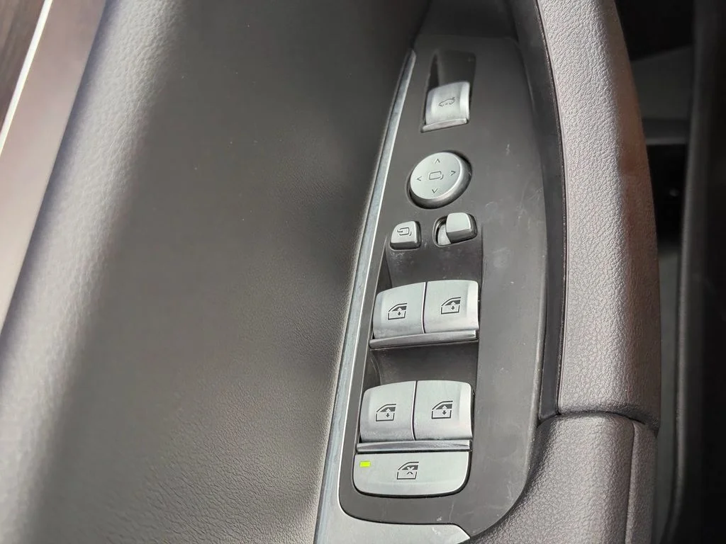 Used 2024 Gray BMW sDrive30i image 36
