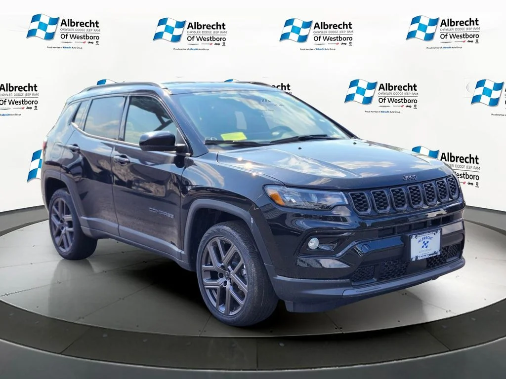 New 2026 Diamond Black Crystal Pearl-Coat Exterior Paint Jeep Limited image 7