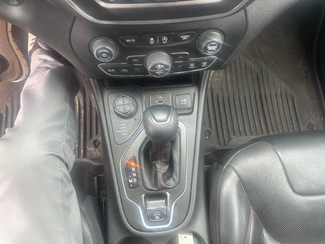 Used 2019 White Jeep Trailhawk image 14