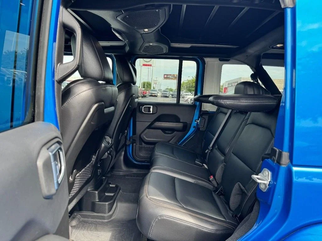 Used 2024 Blue Jeep Sahara image 10