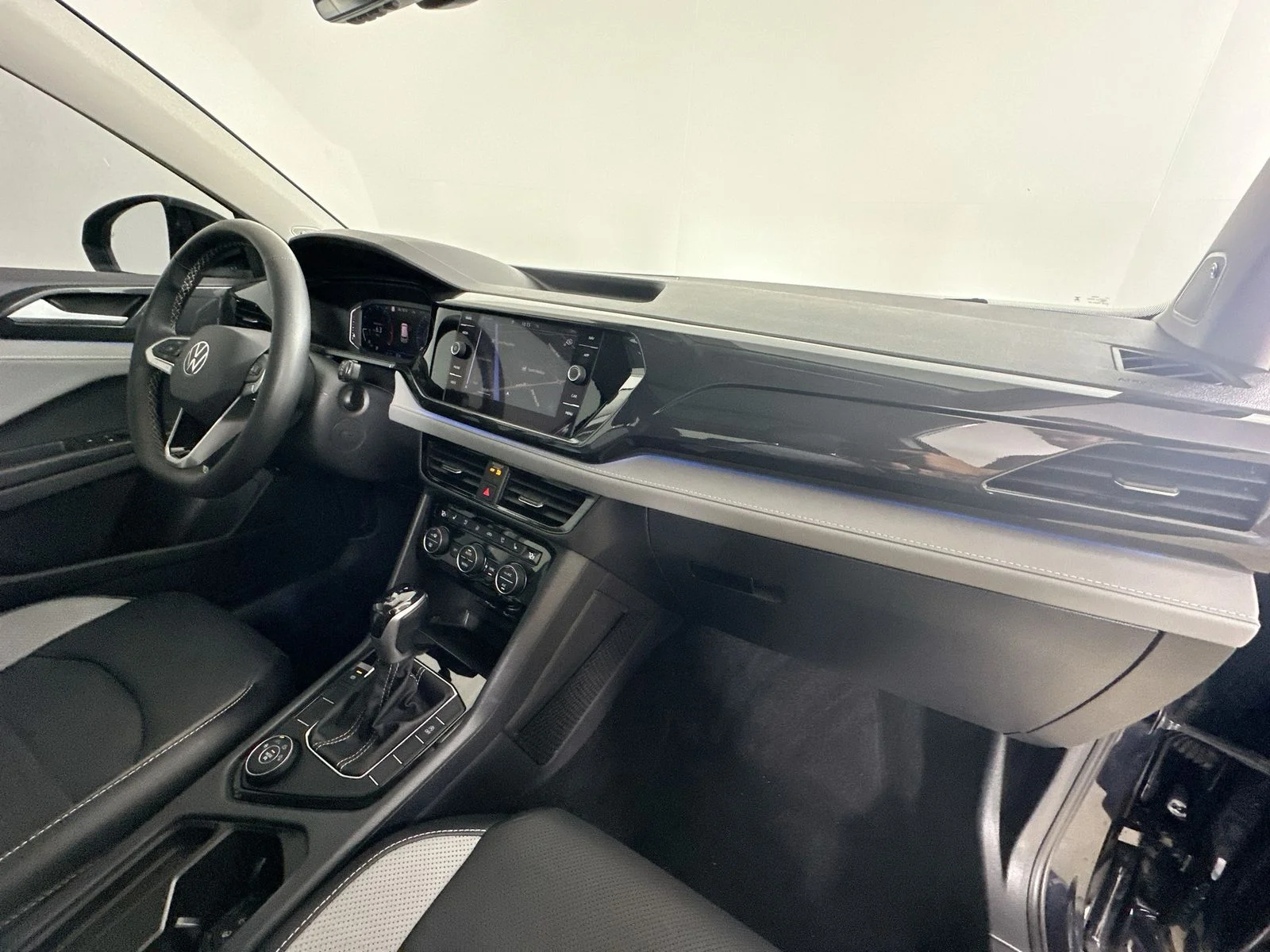 Used 2022 Black Volkswagen  image 45