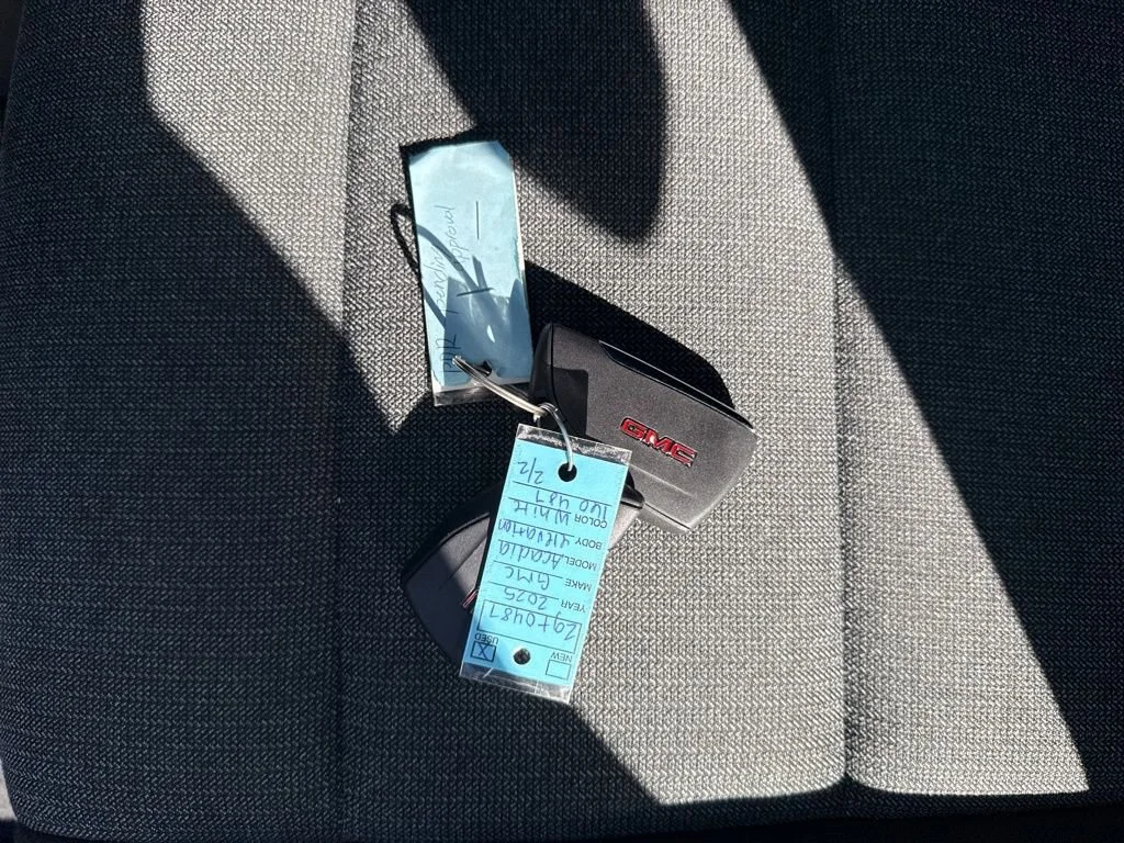 Used 2025 Summit White GMC Elevation image 33