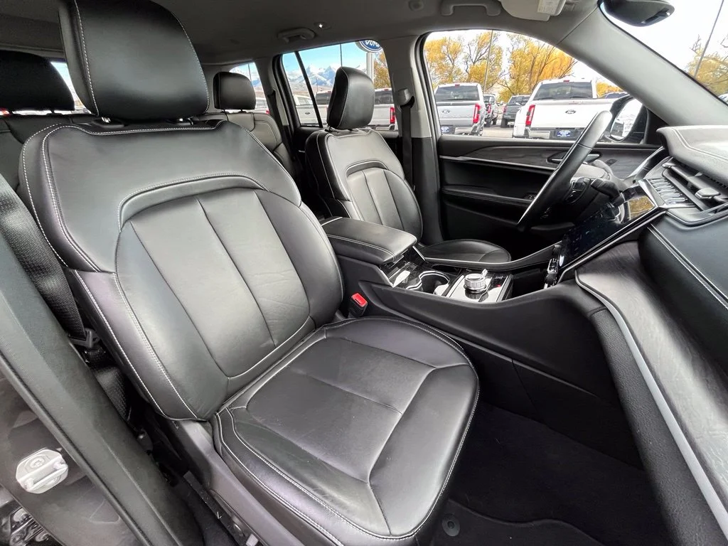 Used 2022 Gray Jeep Limited image 19