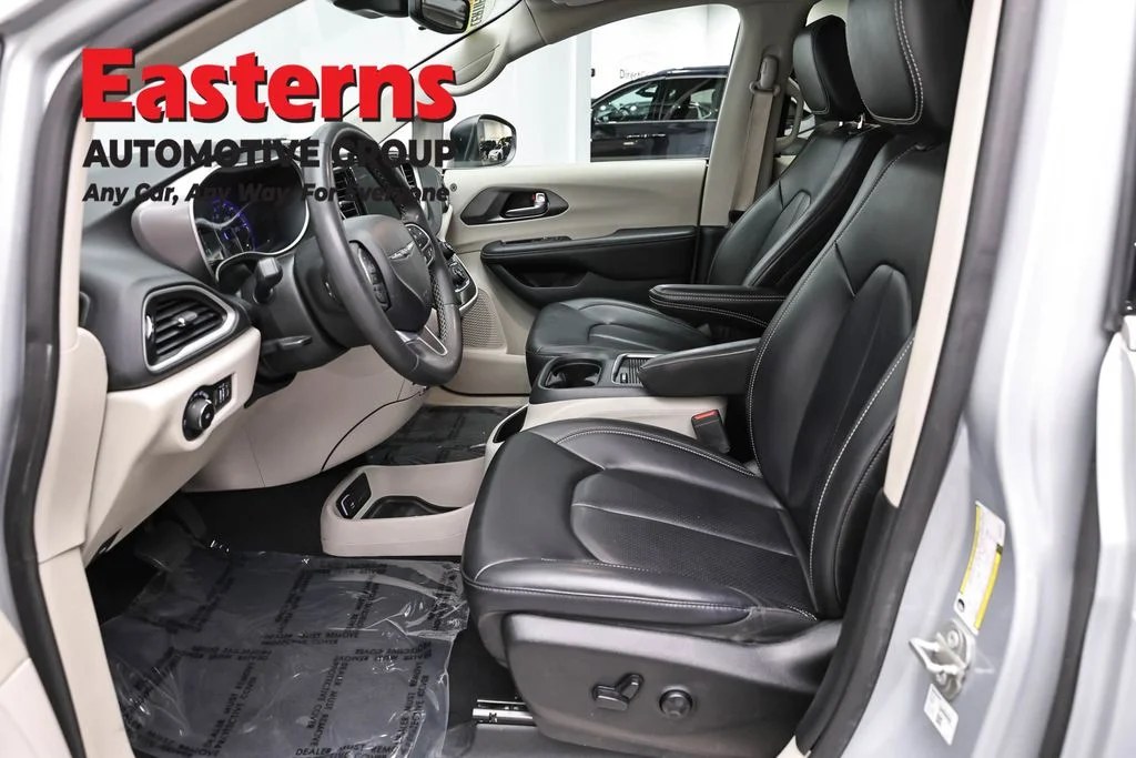 Used 2023 Silver Chrysler Touring L image 14