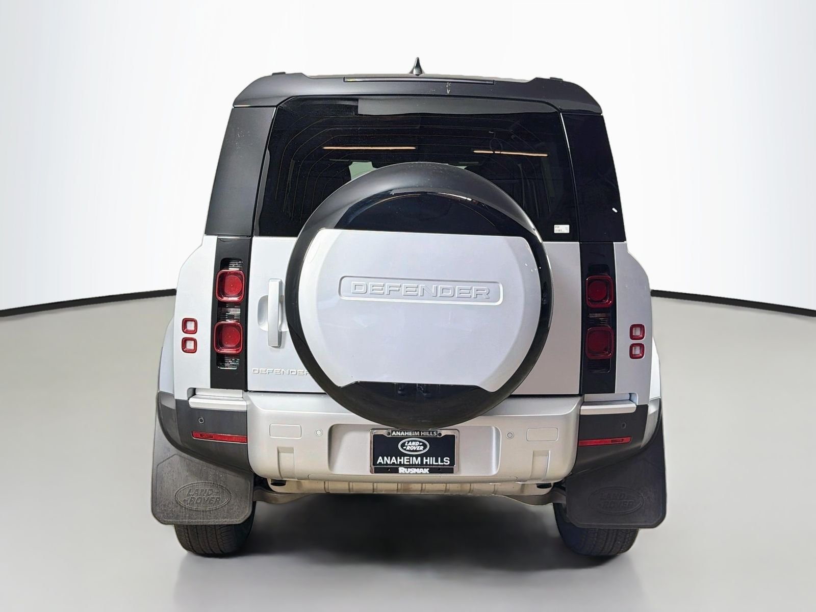 Used 2024 Hakuba Silver Metallic Land Rover S image 4