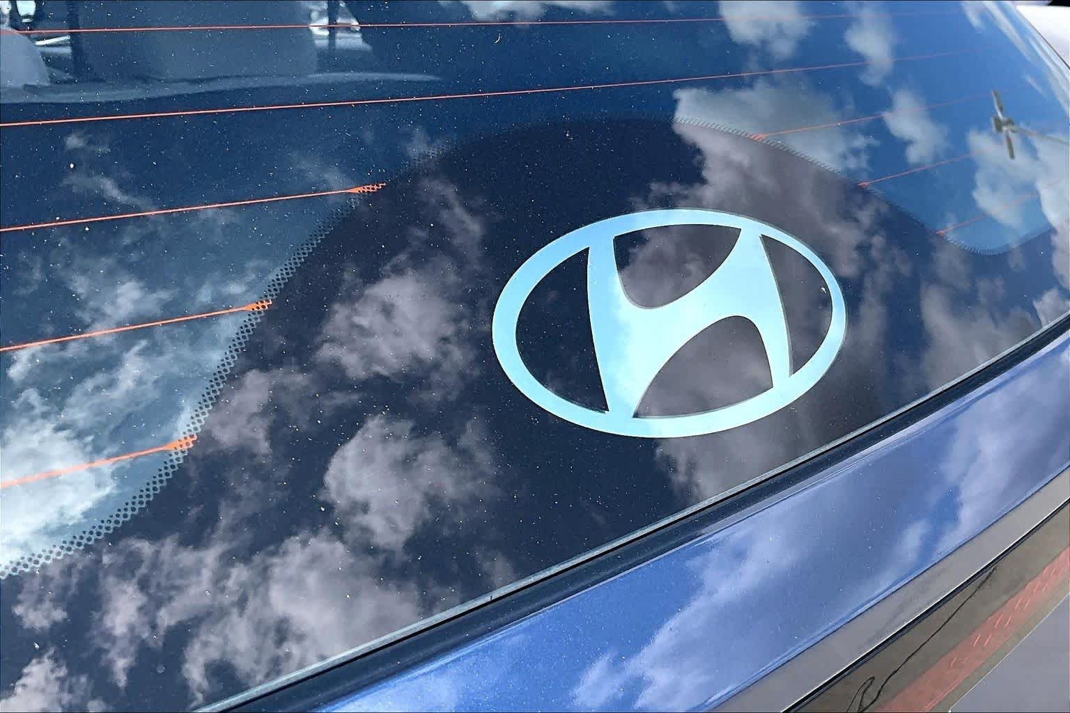 Used 2025 Atlantis Blue Hyundai SE image 8