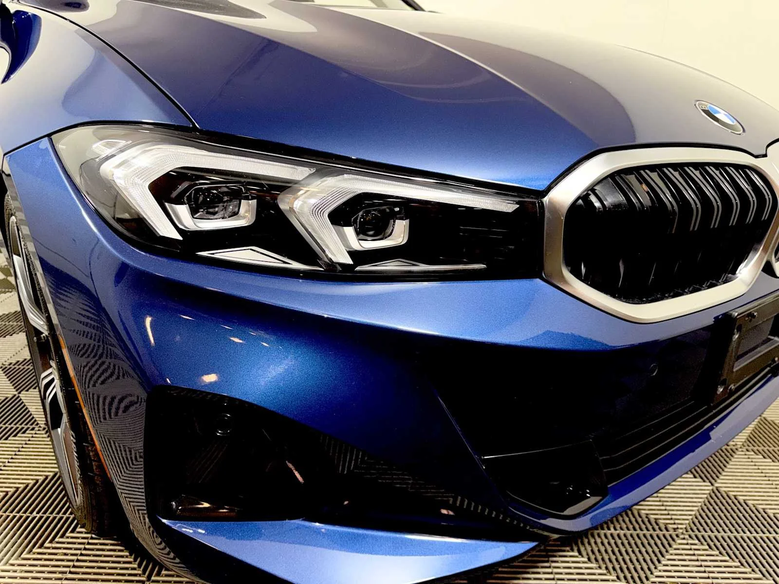 2024 BMW 3 Series 330i - Photo 25
