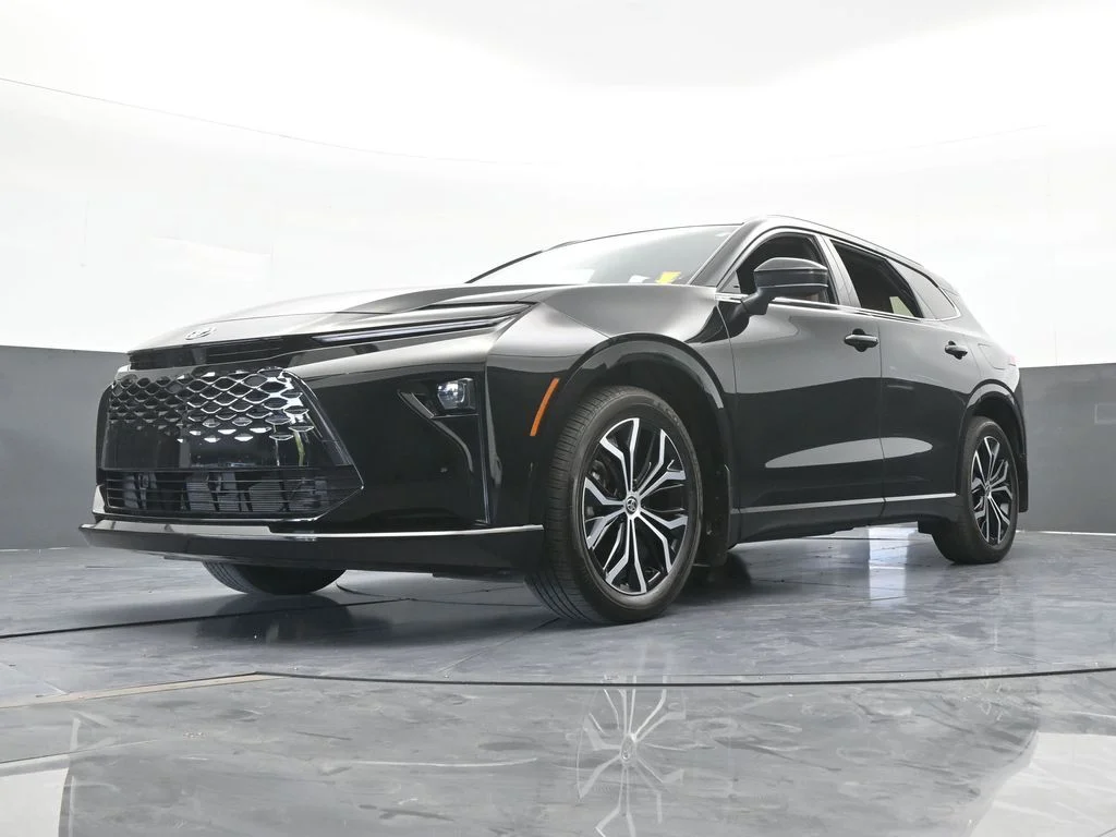 Used 2025 Black Toyota XLE image 62