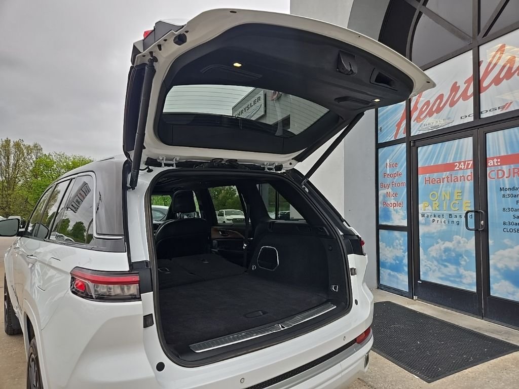 Used 2022 White Jeep Summit Reserve image 108