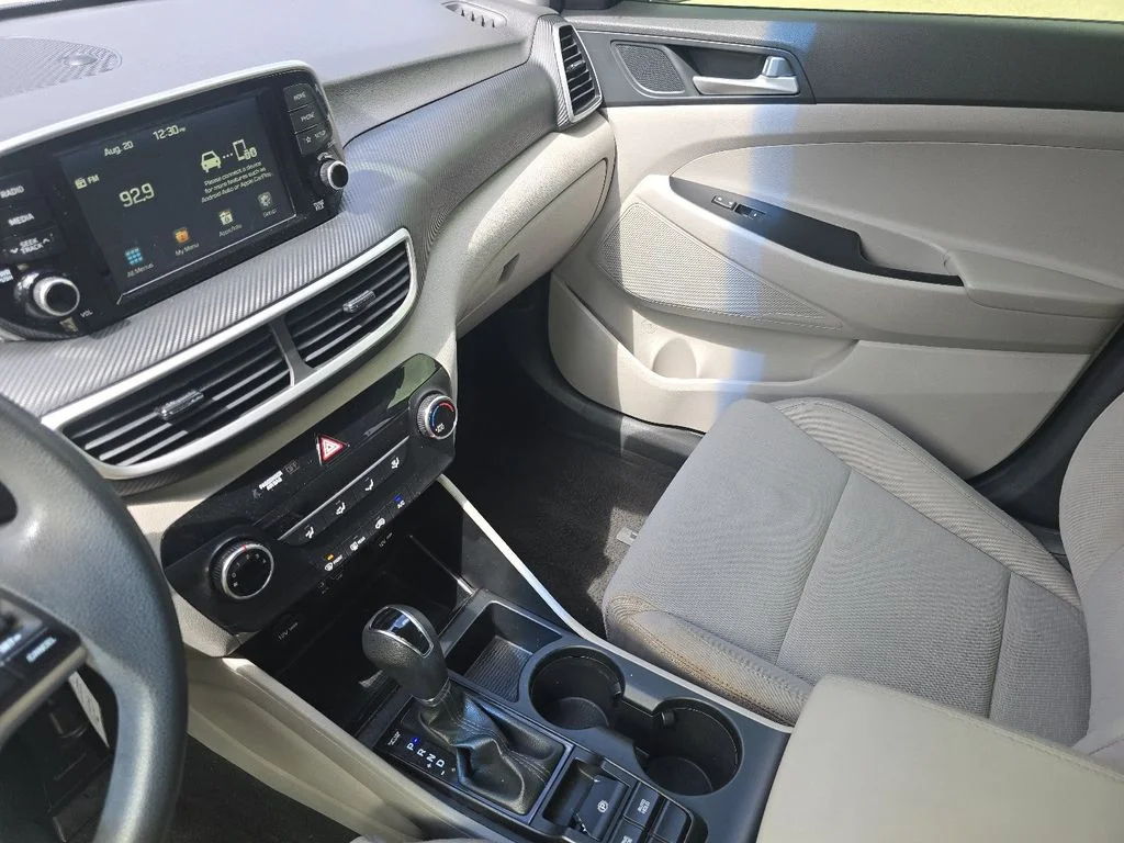 Used 2020 Gray Hyundai SE image 25