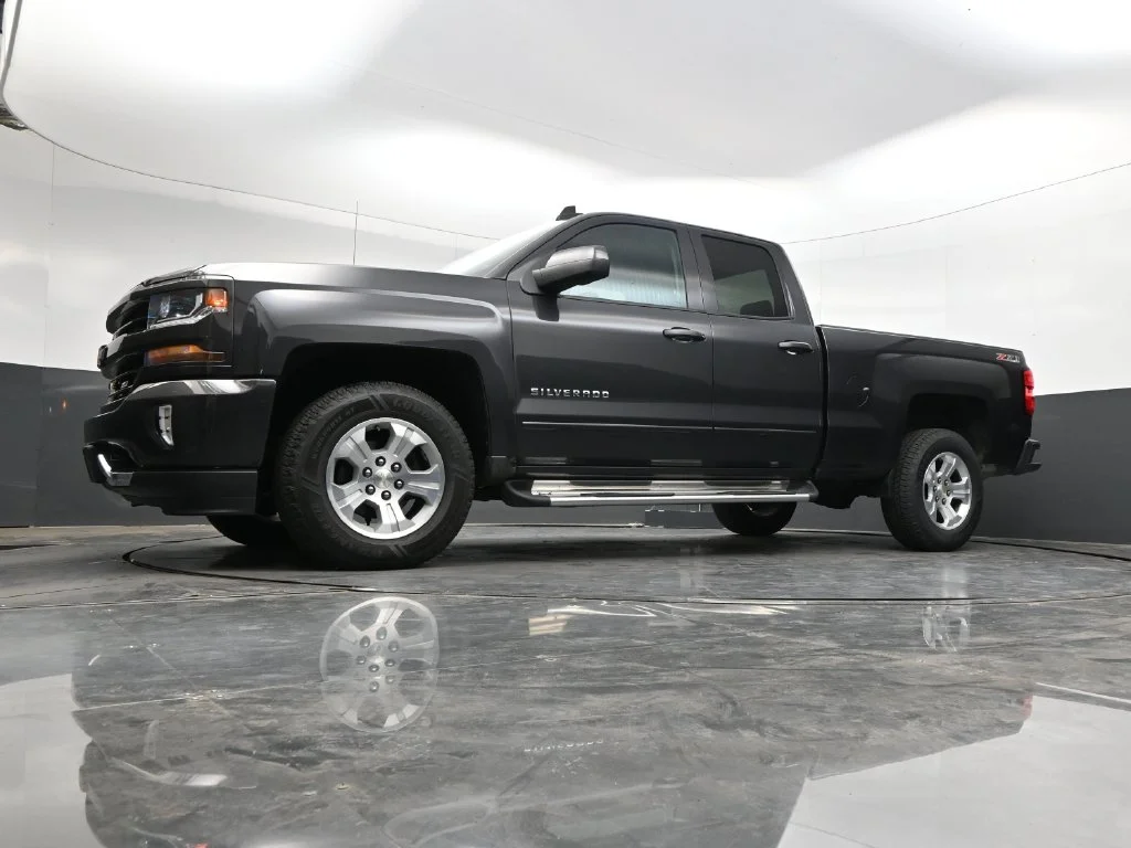 Used 2016 Tungsten Metallic Chevrolet LT image 29