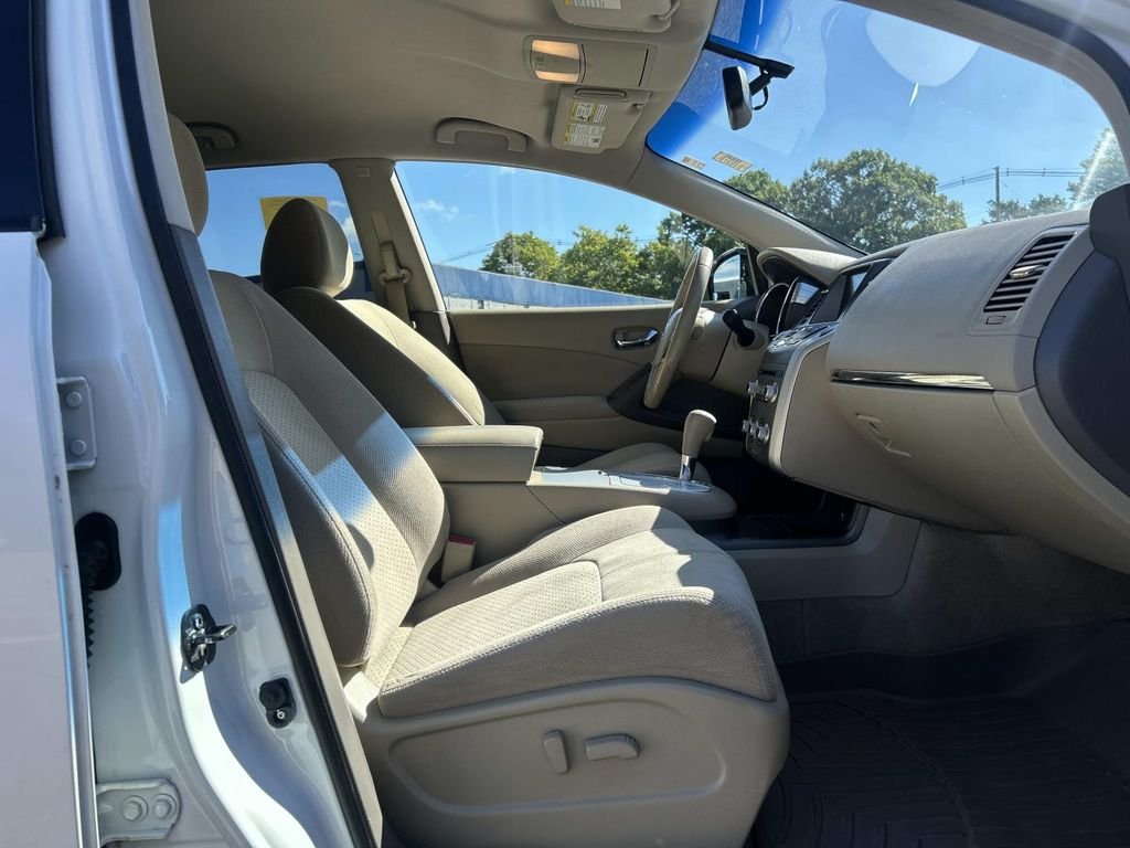 Used 2014 White Nissan SV image 17