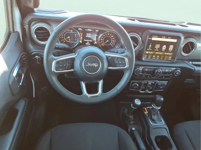 Used 2023 White Jeep Overland image 18
